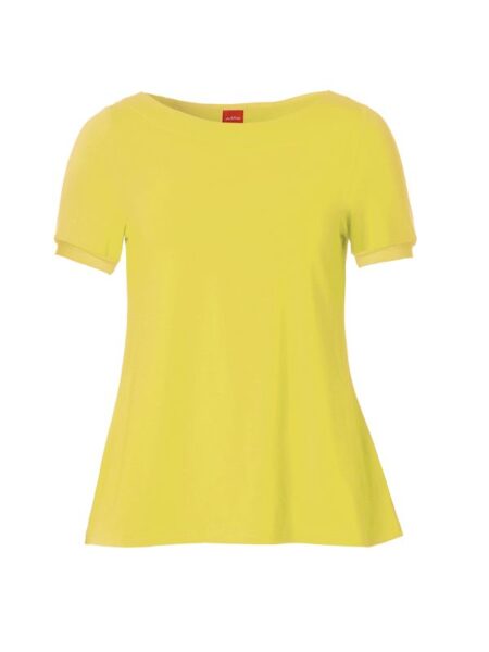 gul t shirt med A form