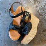 Kirstine sandal, plateau hæl, memoryskum, flexibilitet, komfort, åndbar, made by hand, skind, skindcare