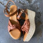 Margrethe sandal, plateau hæl, memoryskum, flexibilitet, komfort, åndbar, made by hand, skind, skindcare